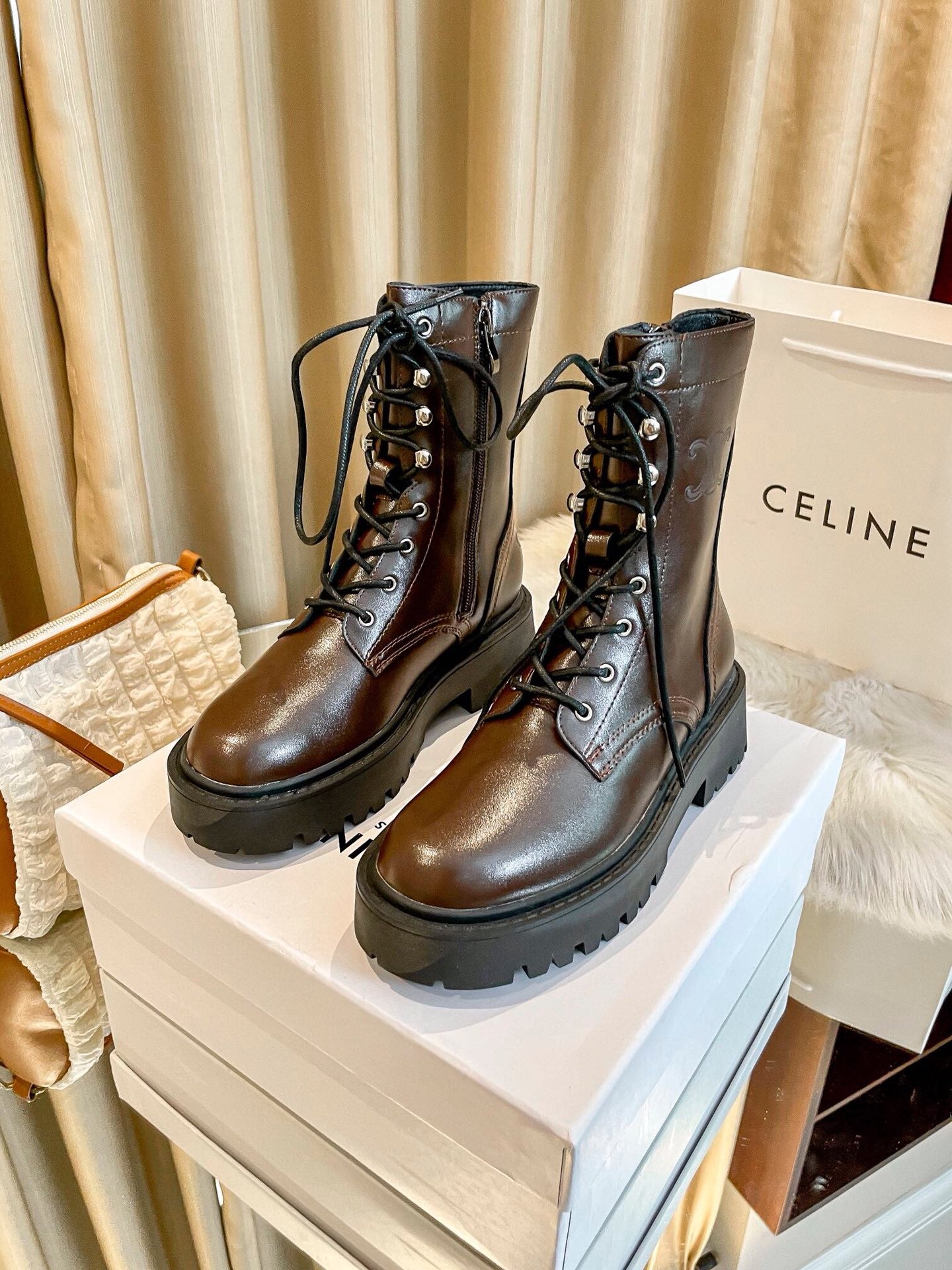 1JCL7ZDE Stylish leather boots