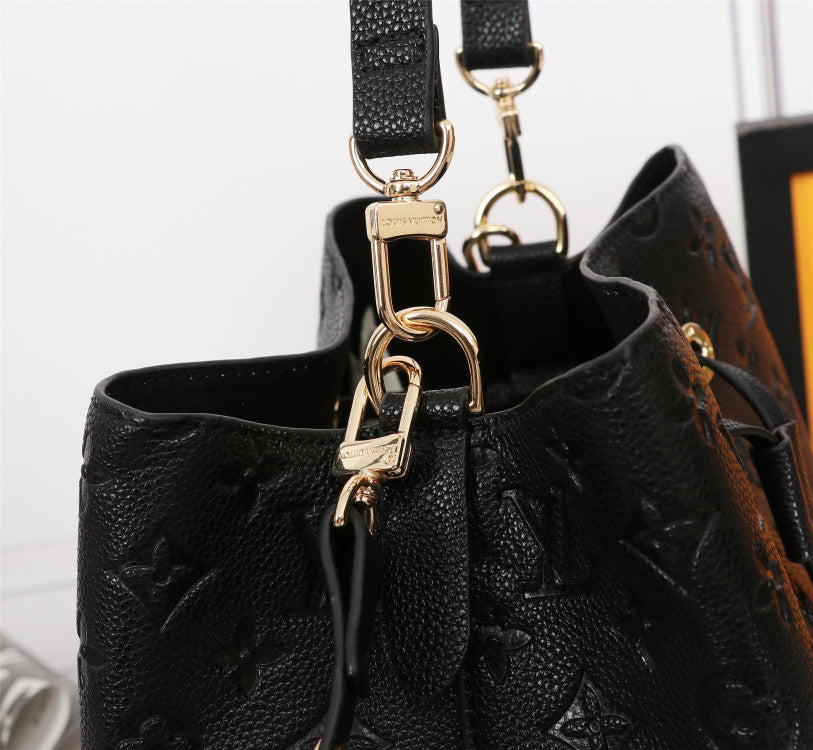 2XE60BDE Stylish leather bag