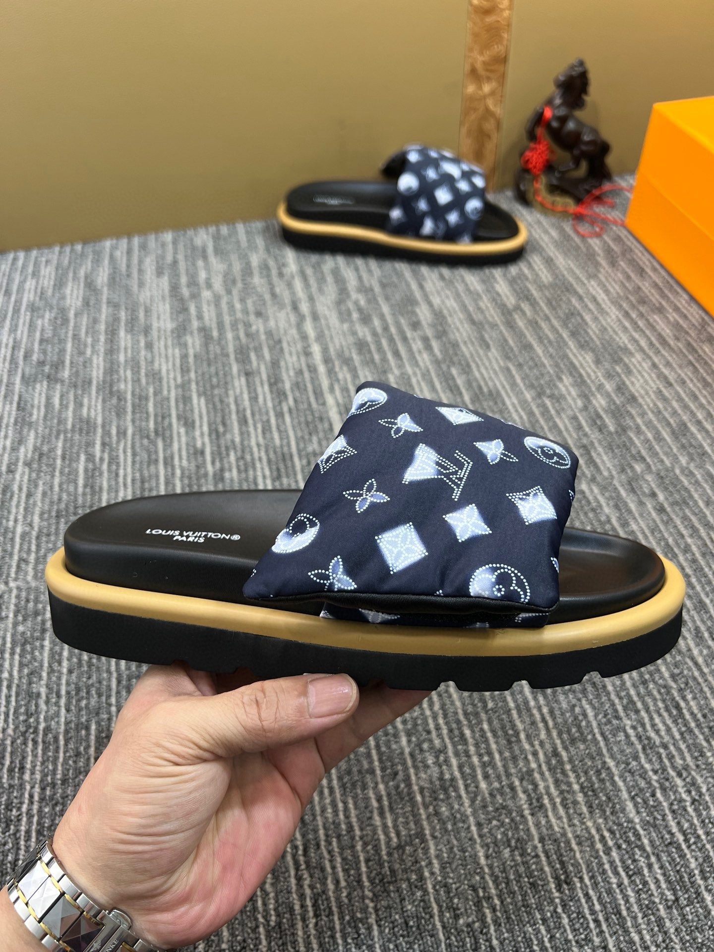 5XE118ZDE Stylish leather quality Slippers