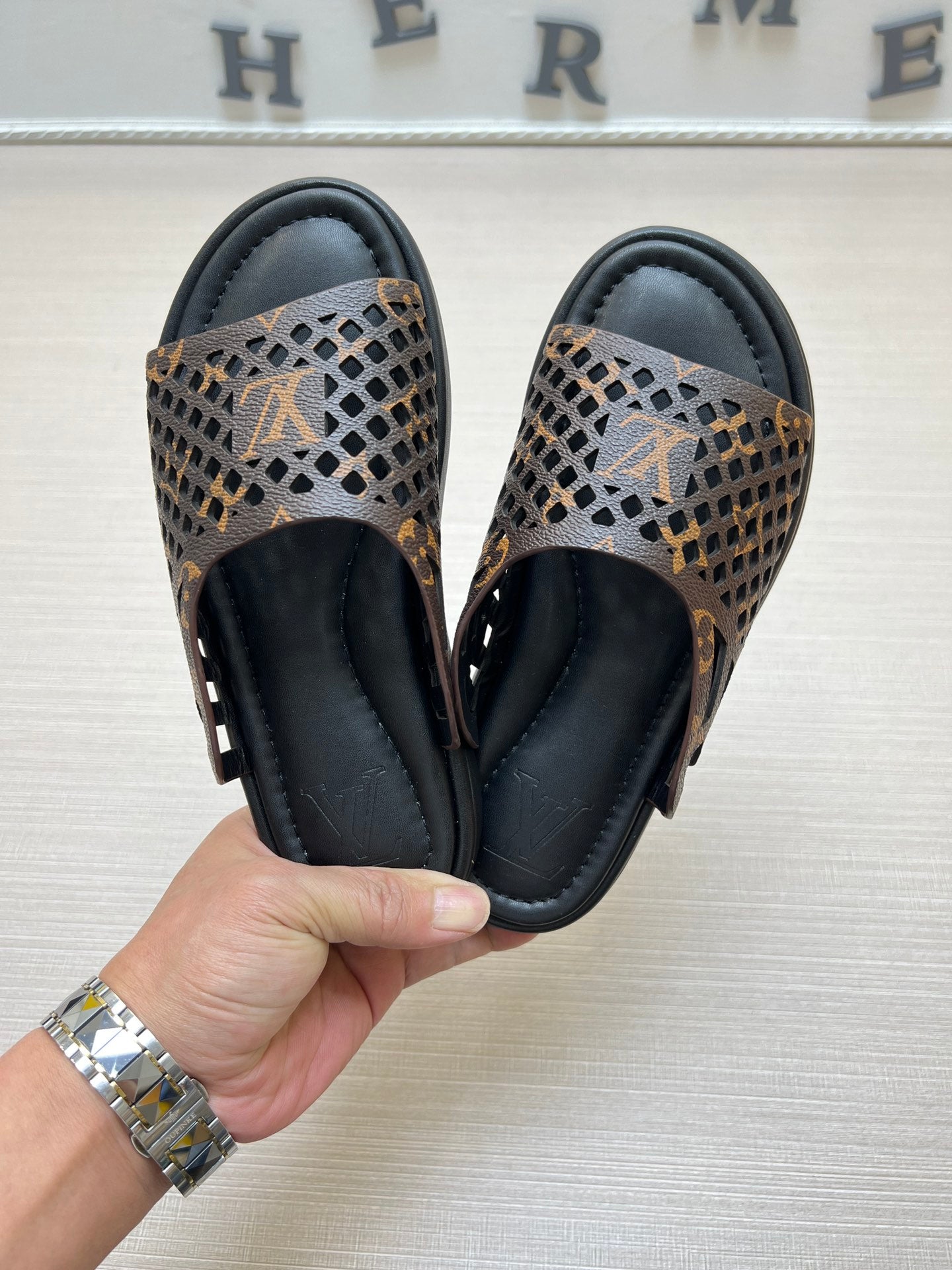 54E83ZDE Stylish slippers