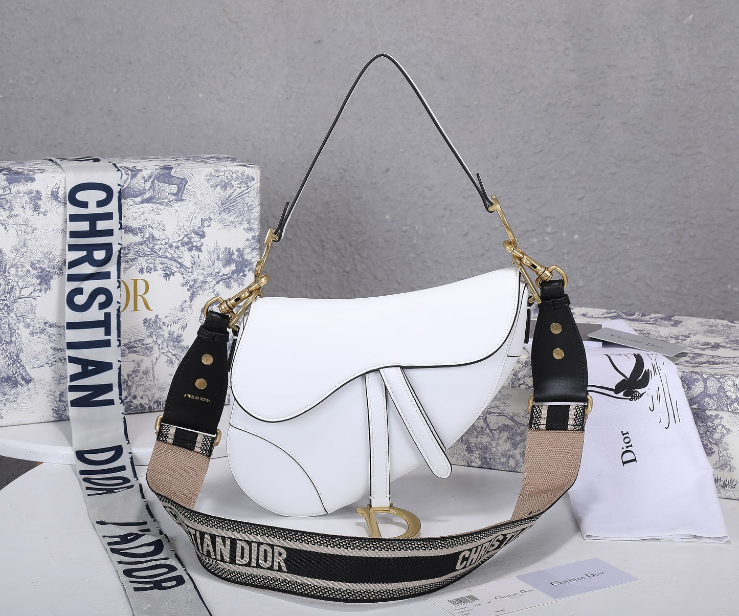 5D11BDE Stylish leather bag