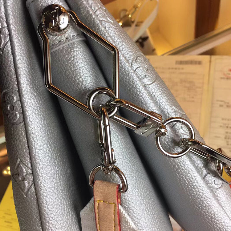 2E42BDE Stylish leather bag