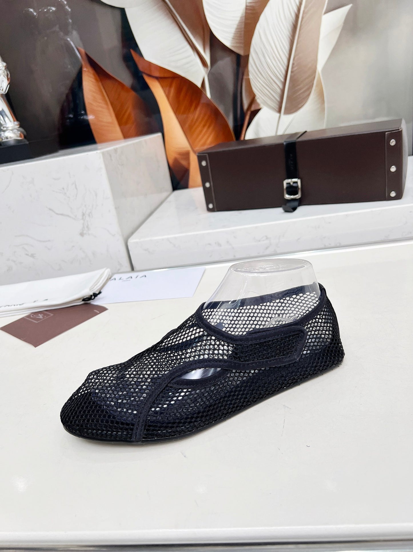 255QA24ZDE Stylish leather shoes