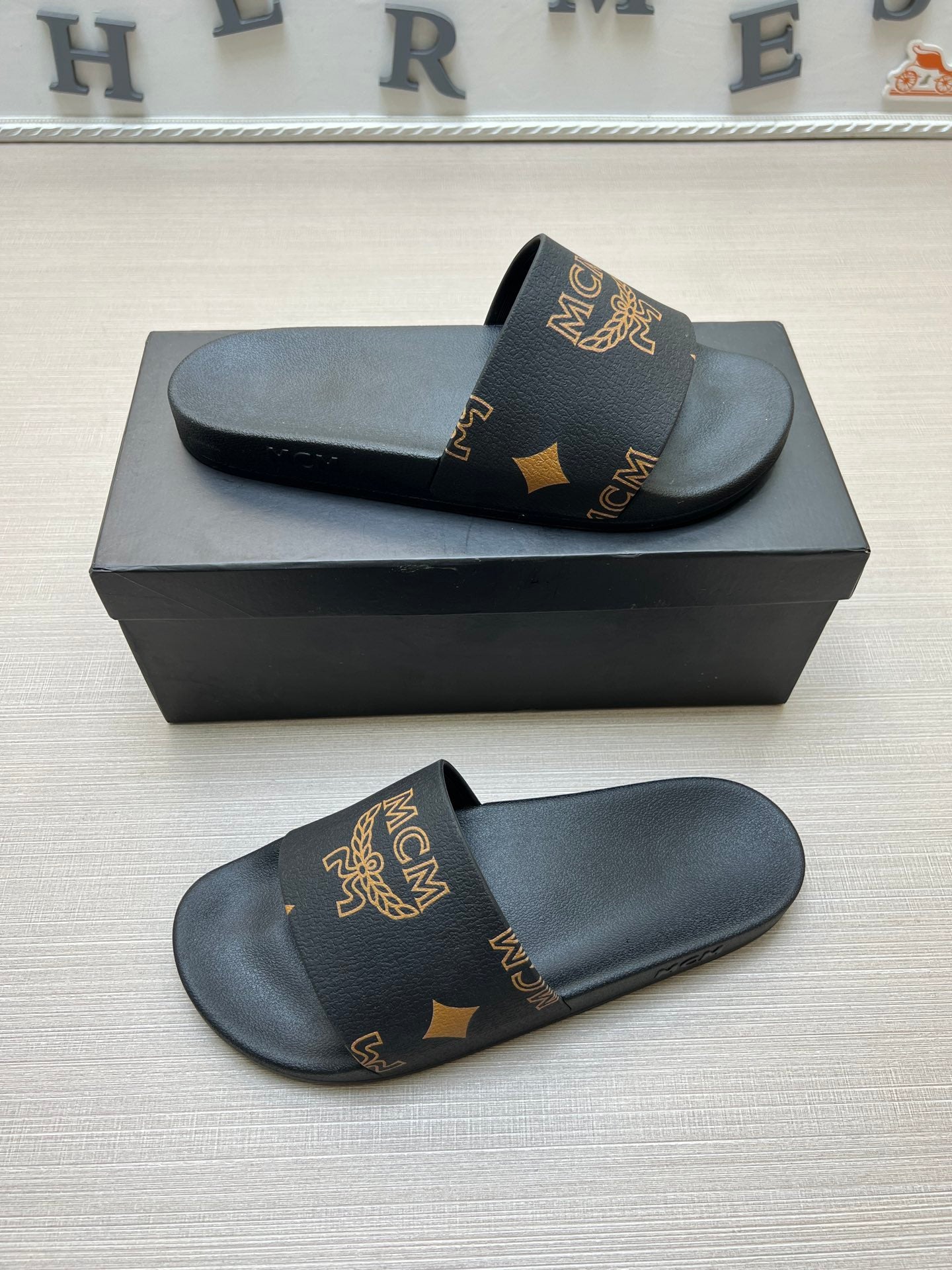 54M43ZDE Stylish slippers