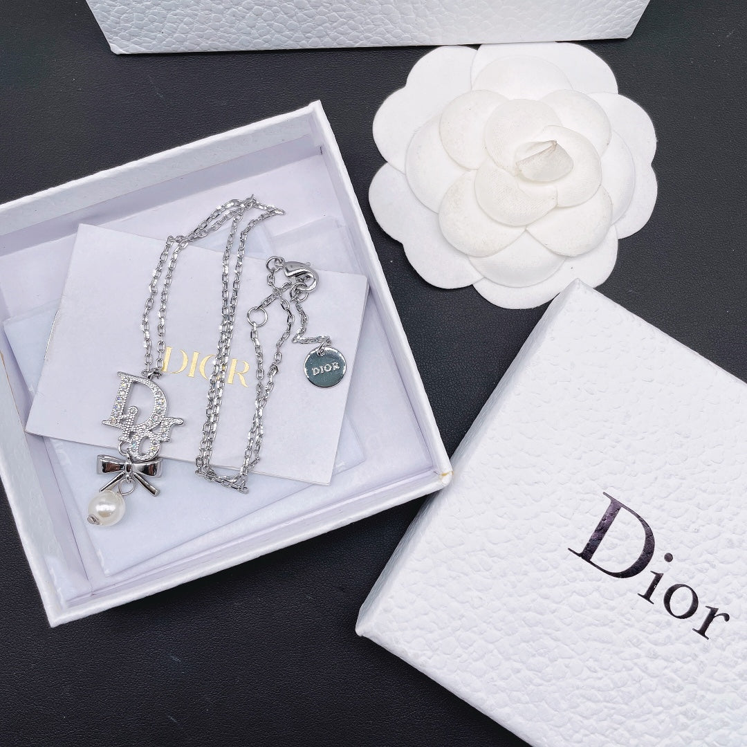 1YD210XDE Stylish Necklaces