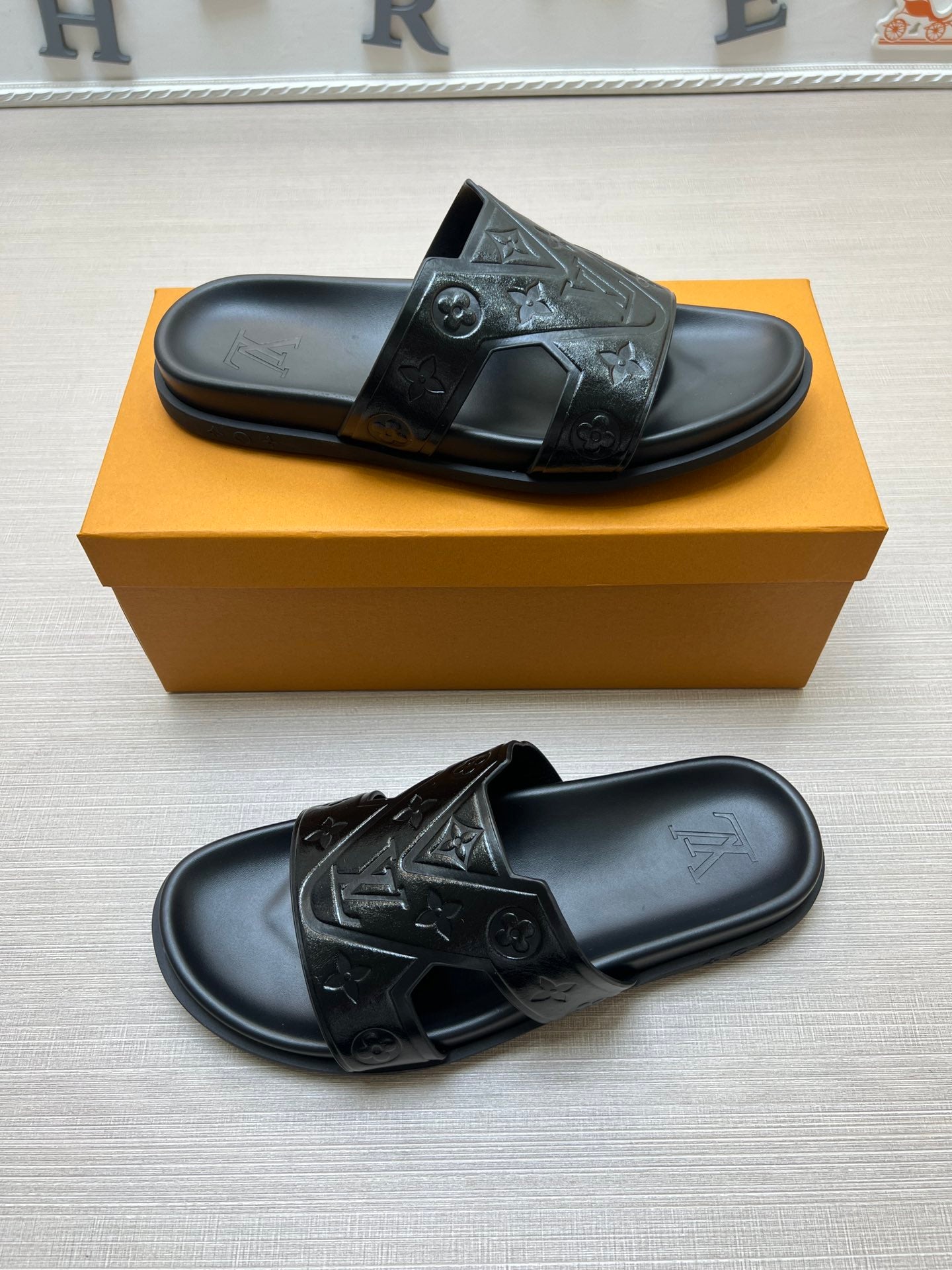 54E67ZDE Stylish slippers