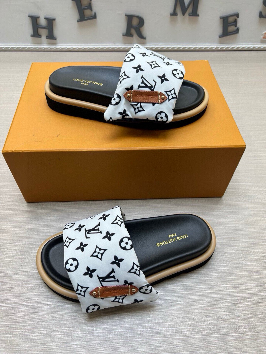5QE9ZDE Stylish Slippers