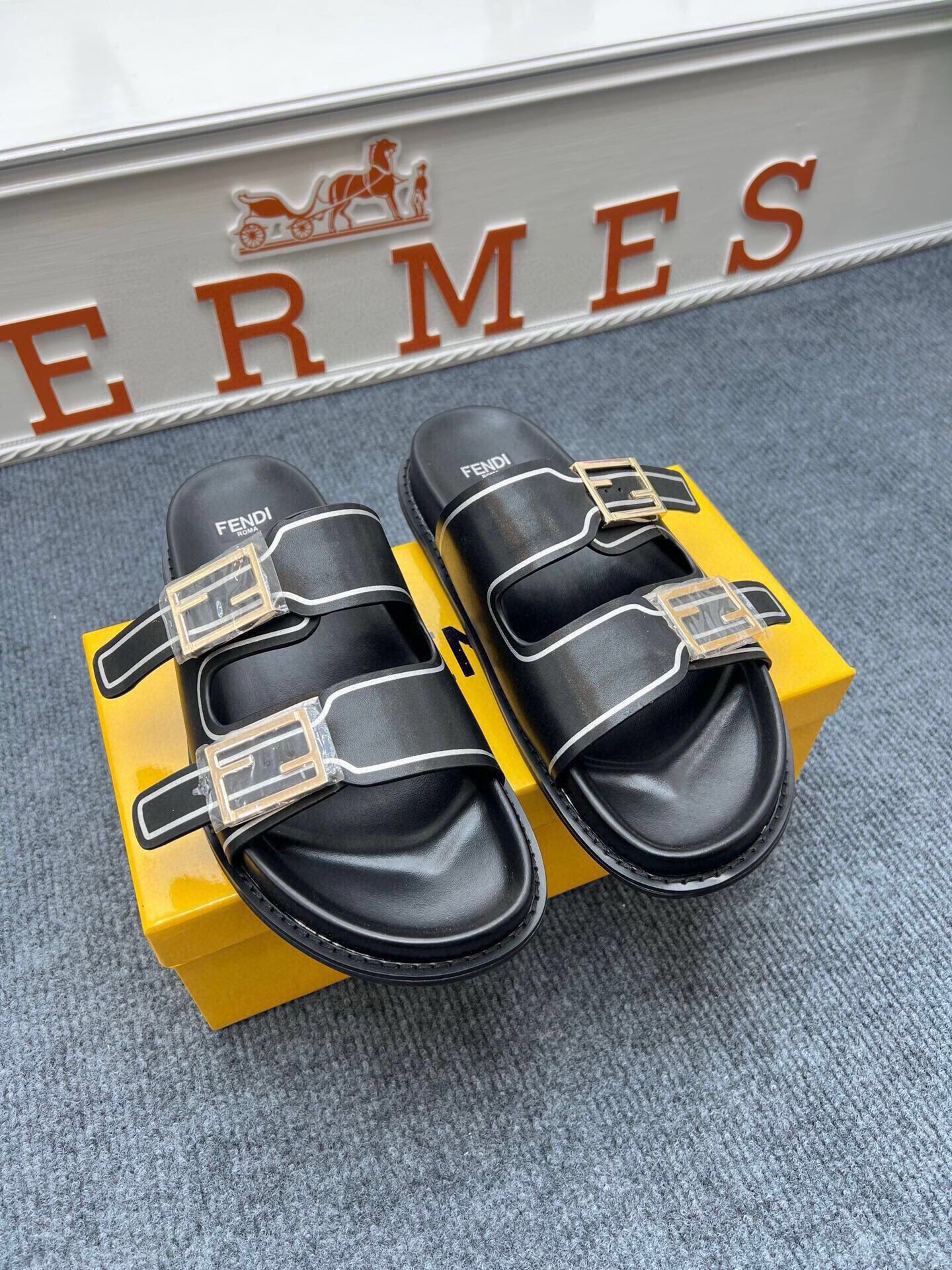 54F38ZDE Stylish slippers