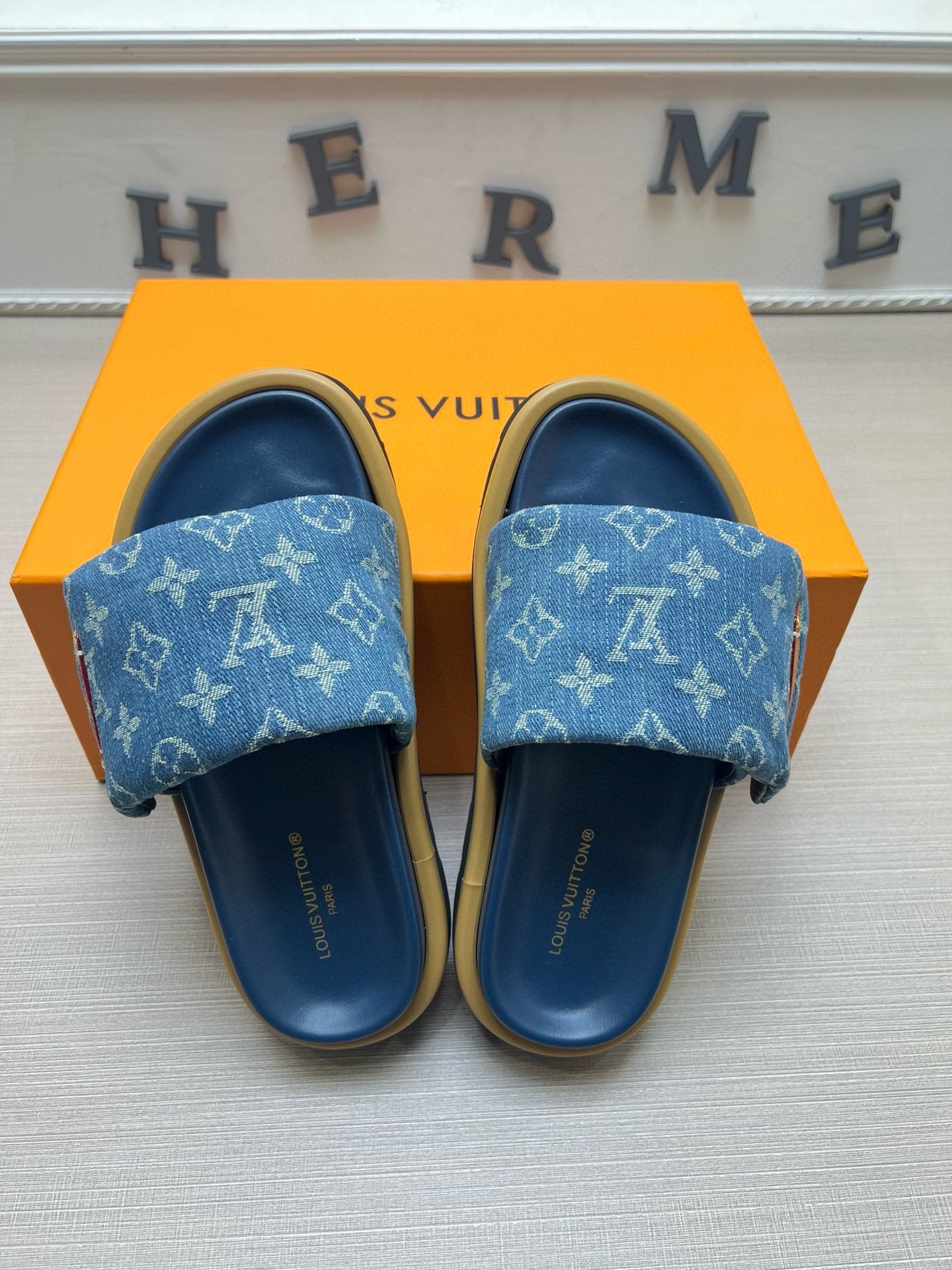 54E100ZDE Stylish slippers Sole thickness 5cm