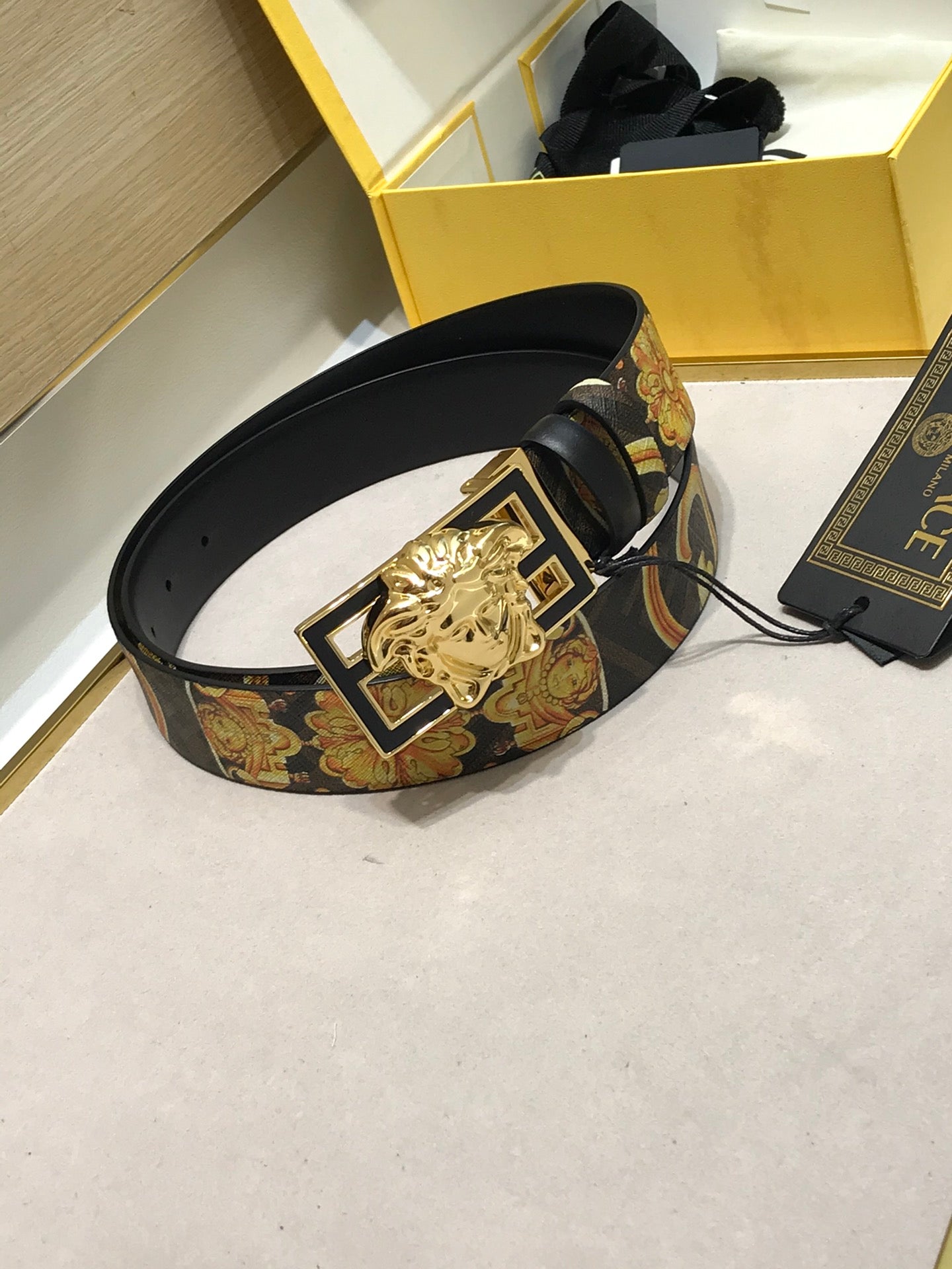 14V82PDE Stylish High quality belt With full package