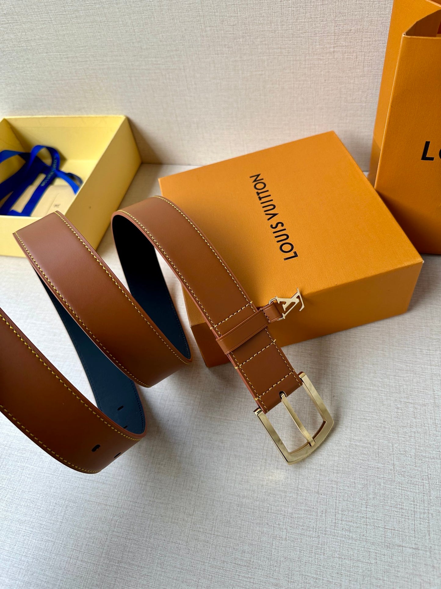 1WE160PDE Stylish High quality belt With full package