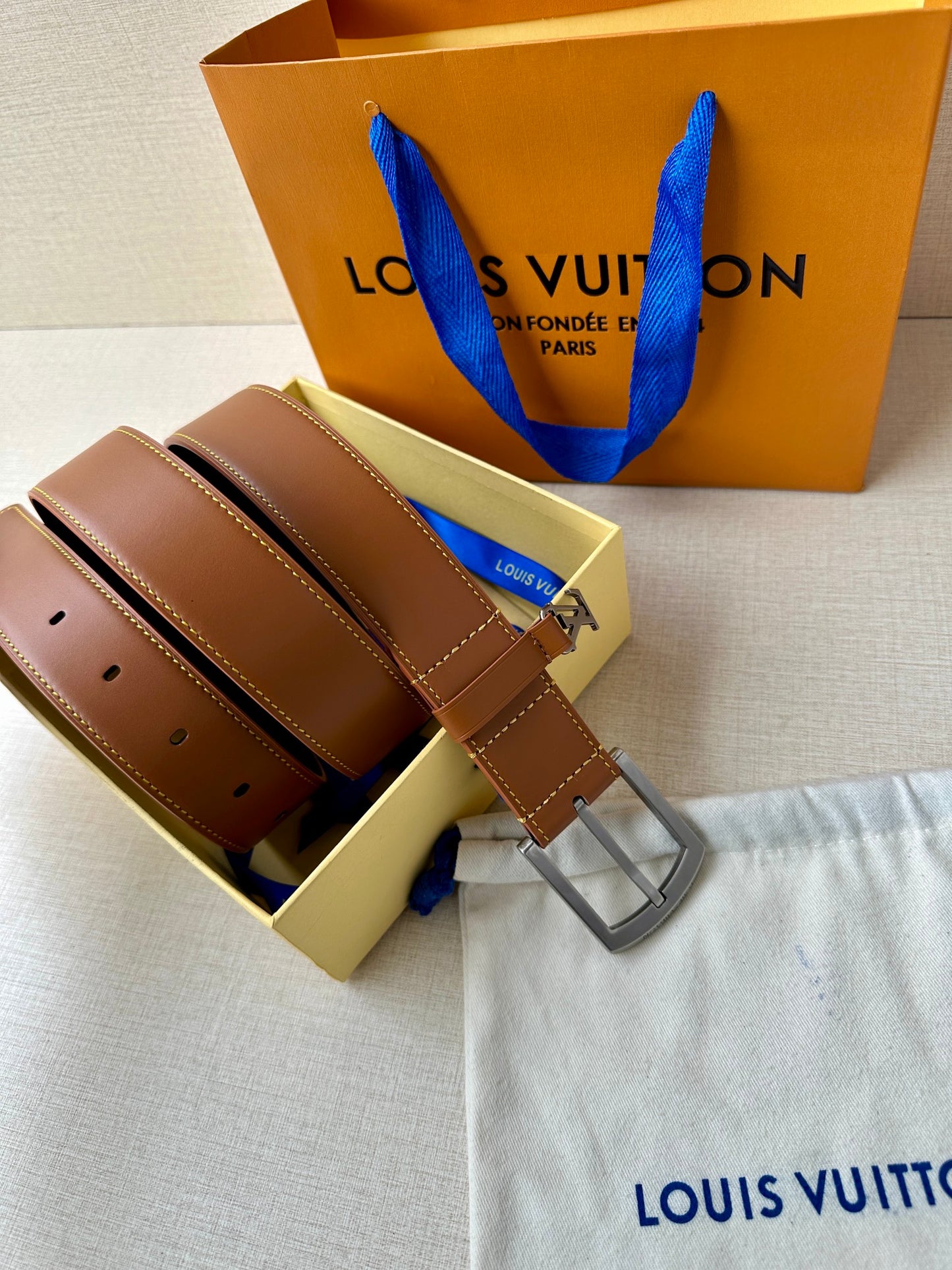 1WE160PDE Stylish High quality belt With full package