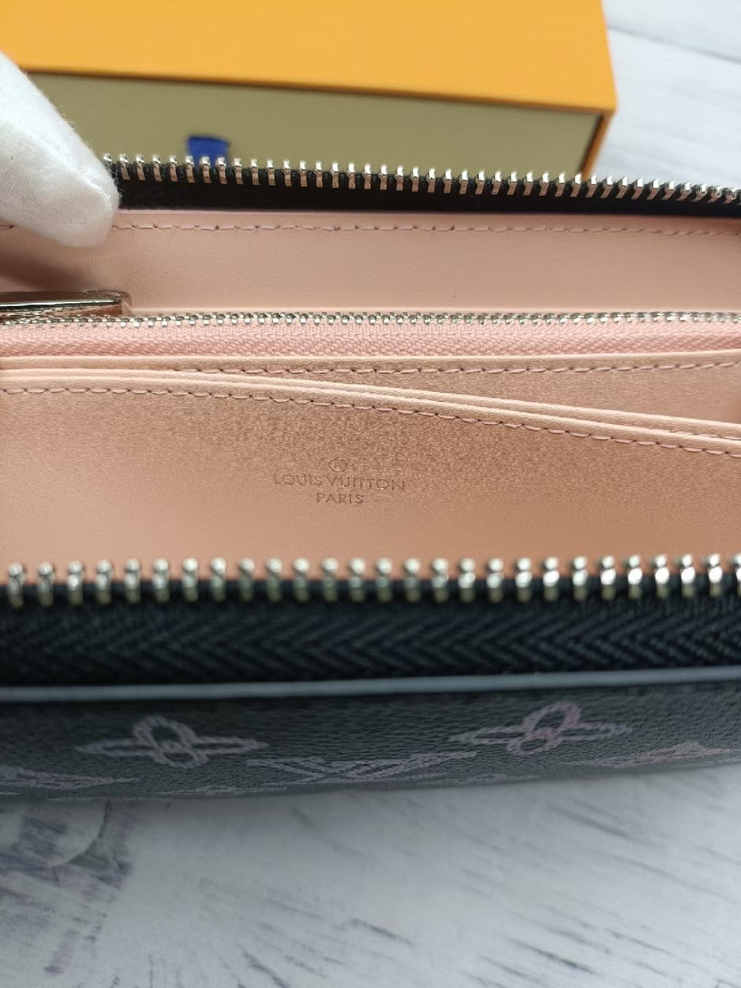 1XE102BDE Stylish leather wallets
