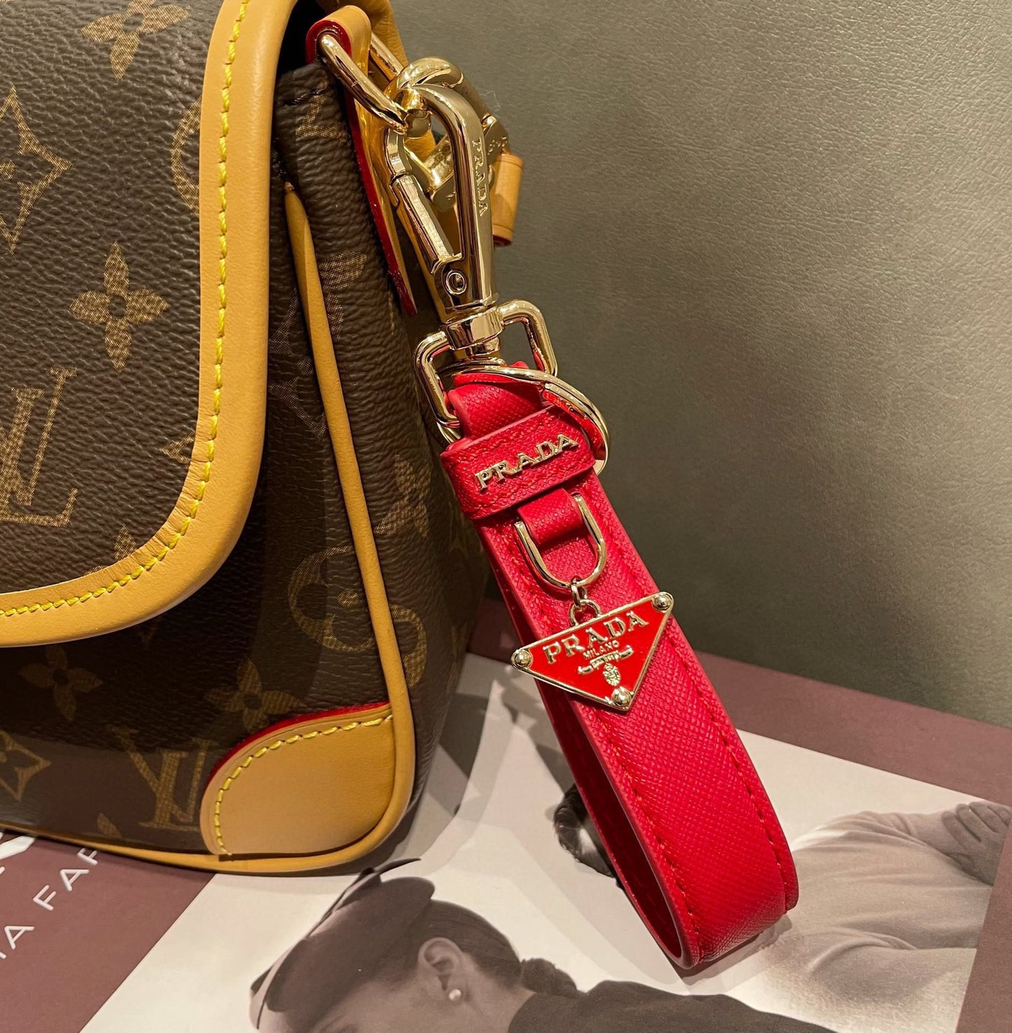 14PD55ADE Stylish key closure