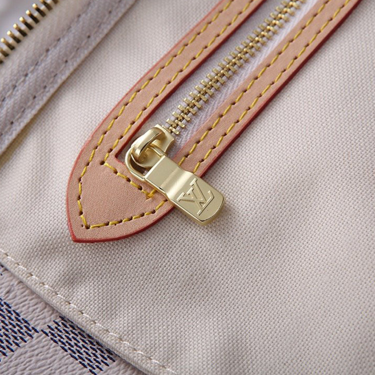 2E17BDE Stylish leather bag