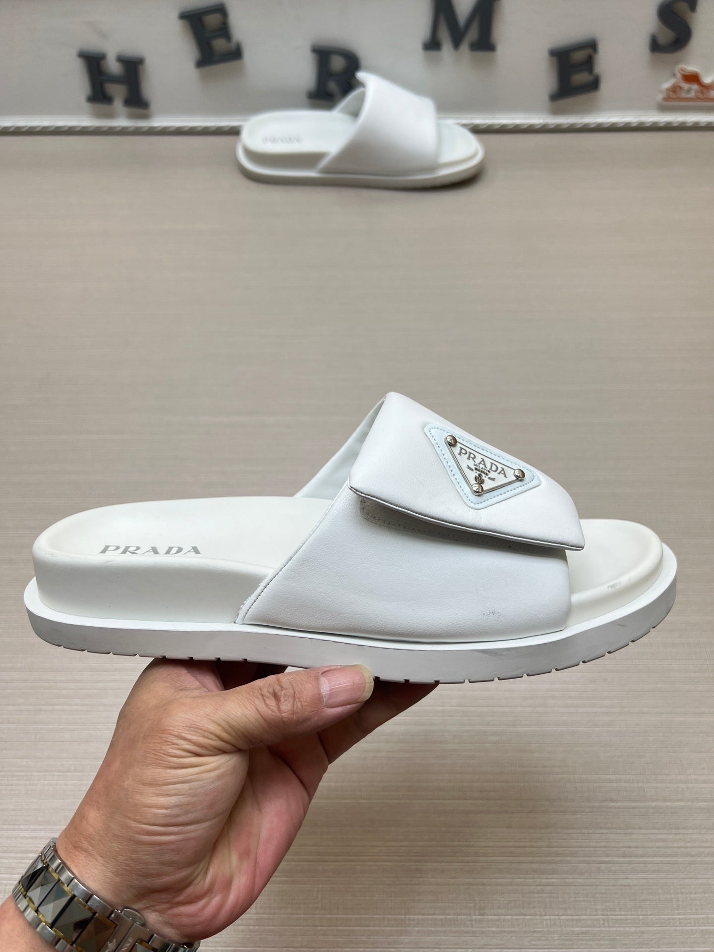 54PD5ZDE Stylish slippers