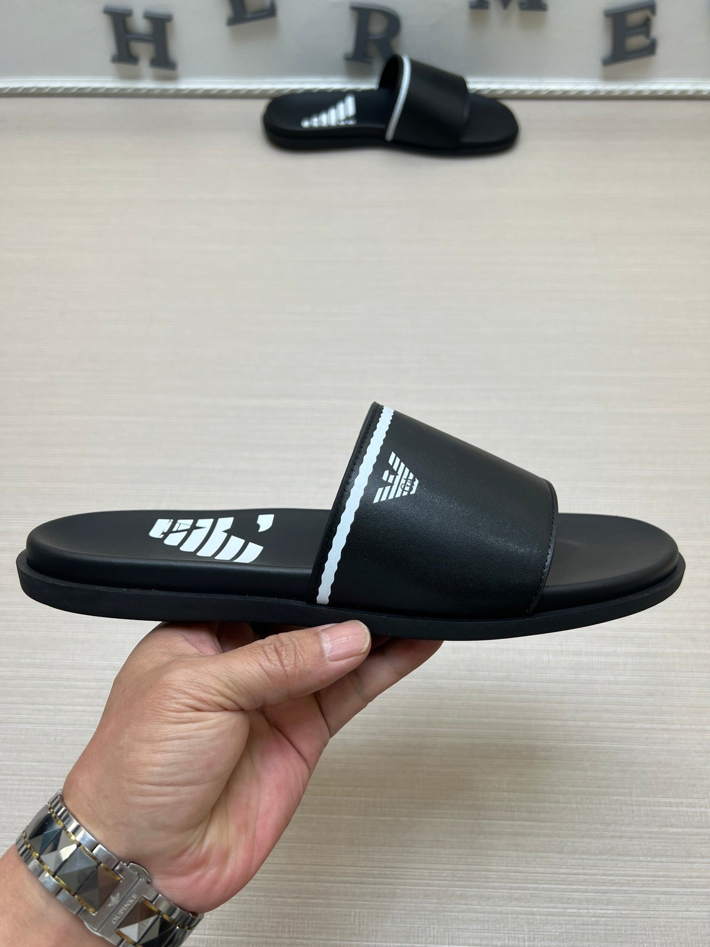 54A102ZDE Stylish slippers
