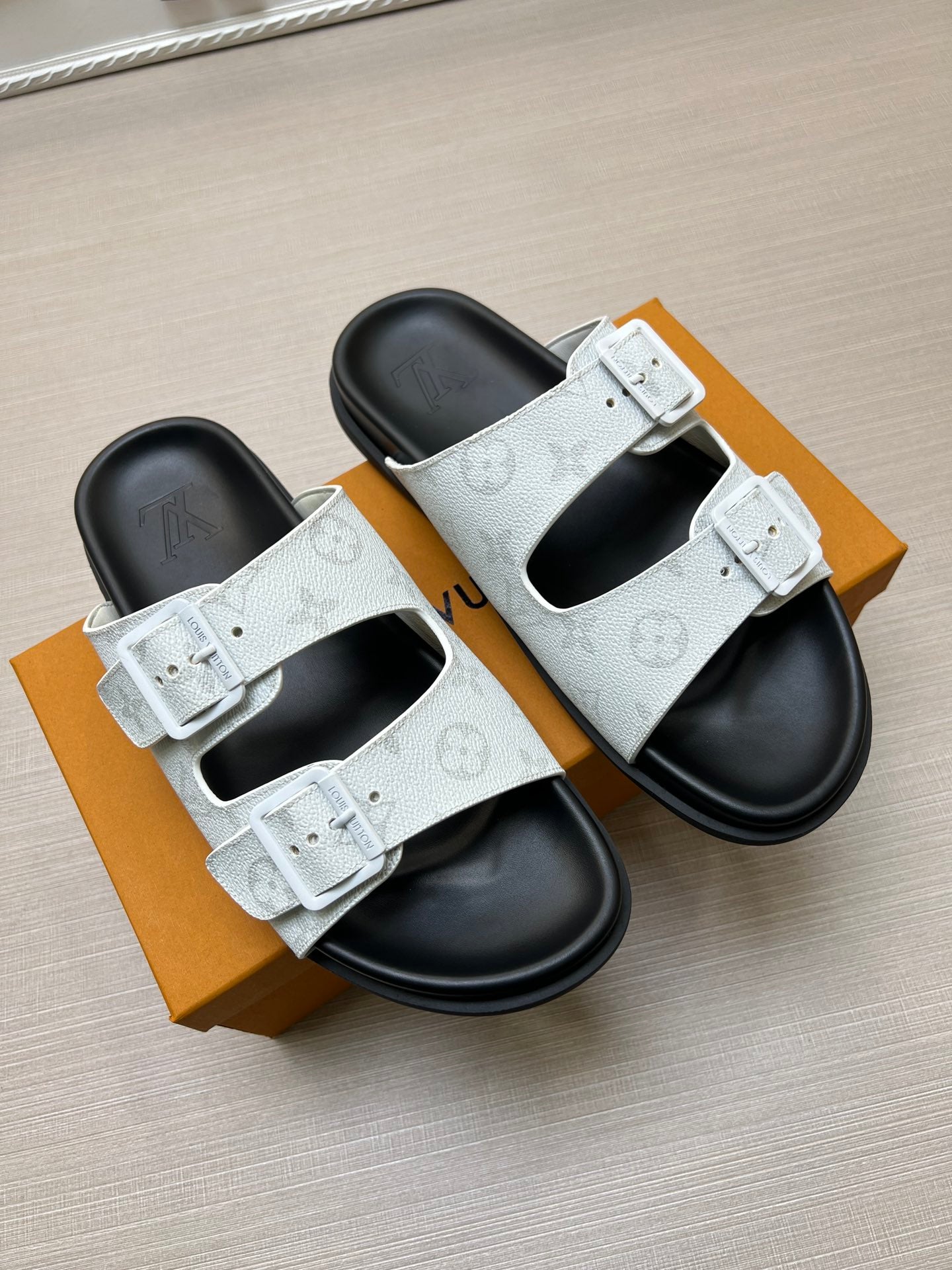54E58ZDE Stylish slippers
