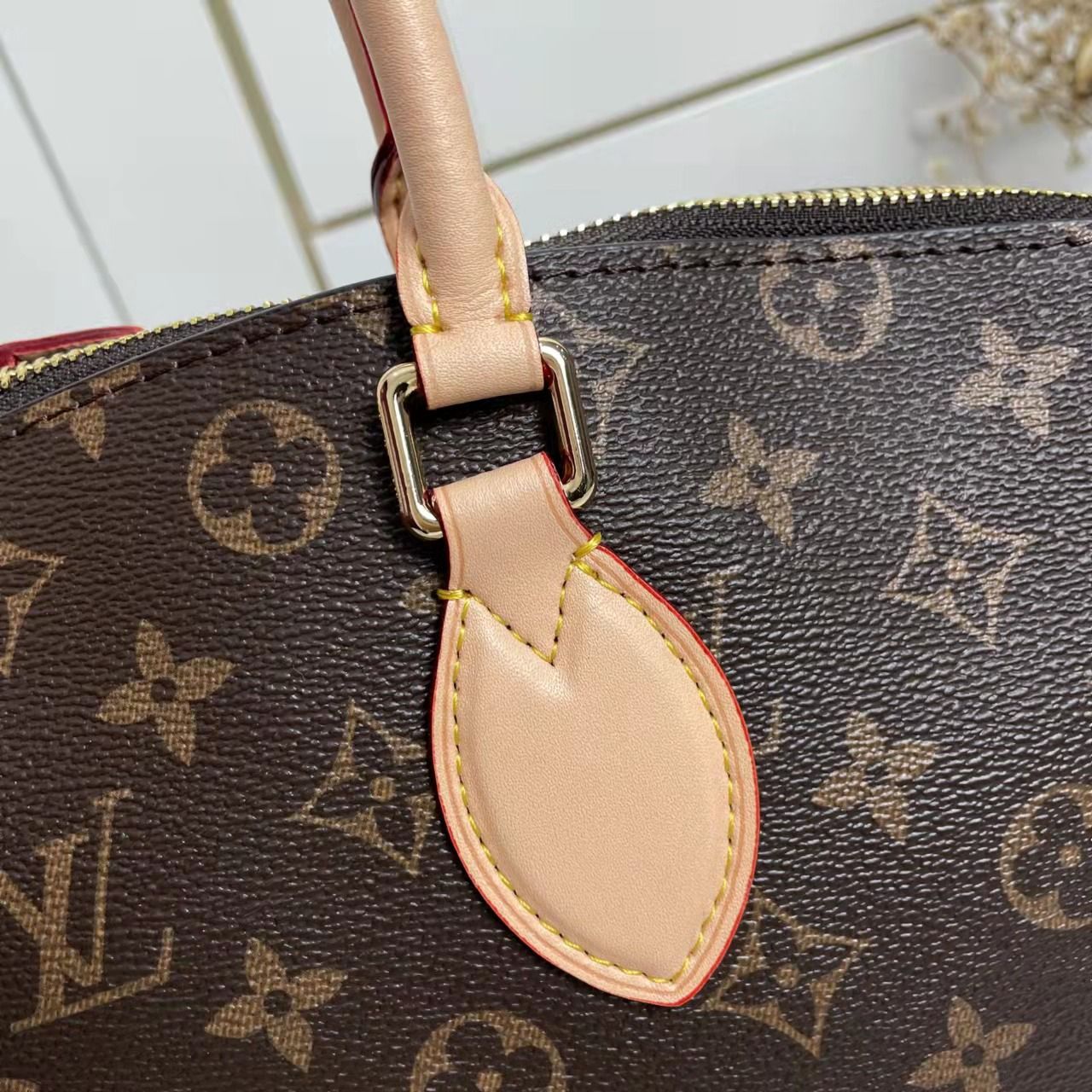 2EE1BDE Stylish leather bag