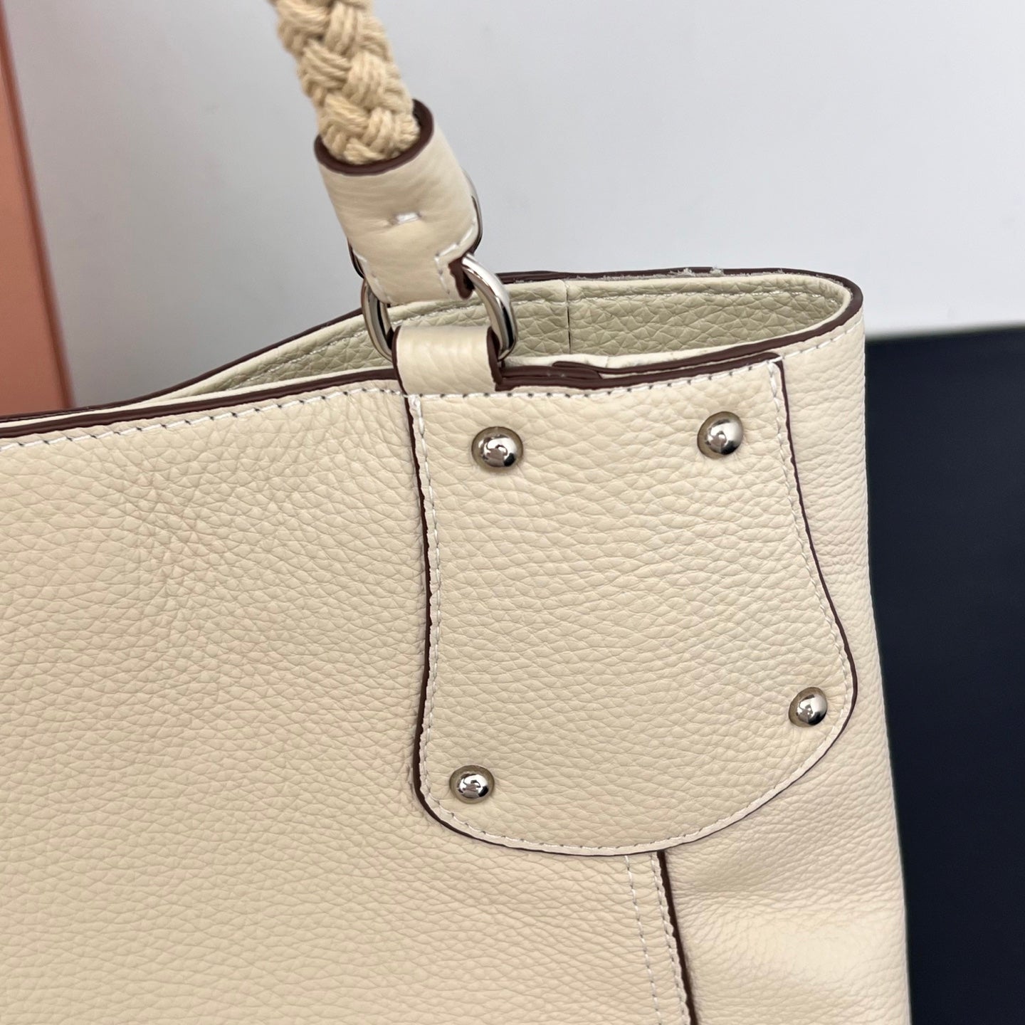 15RA3BDE Stylish leather bag
