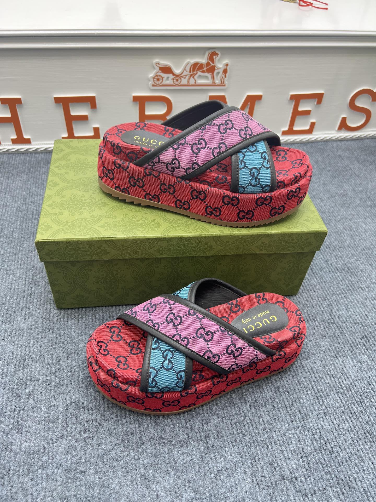 5YB69ZDE Stylish Slippers