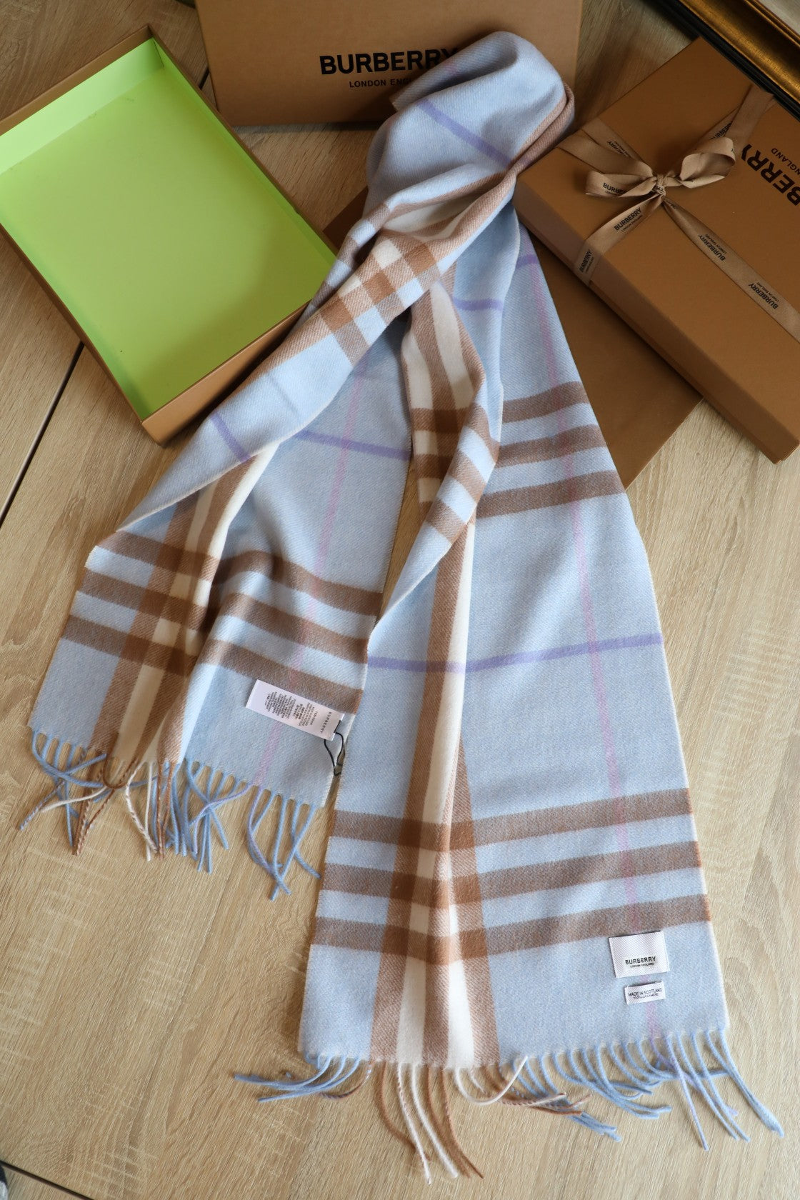 185ZR2WDE Stylish Winter Scarves
