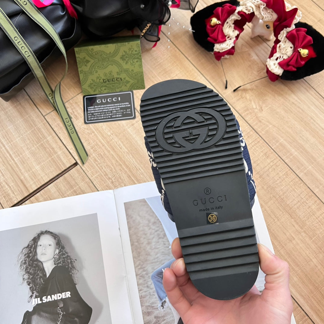 14B84ZDE Stylish Slippers