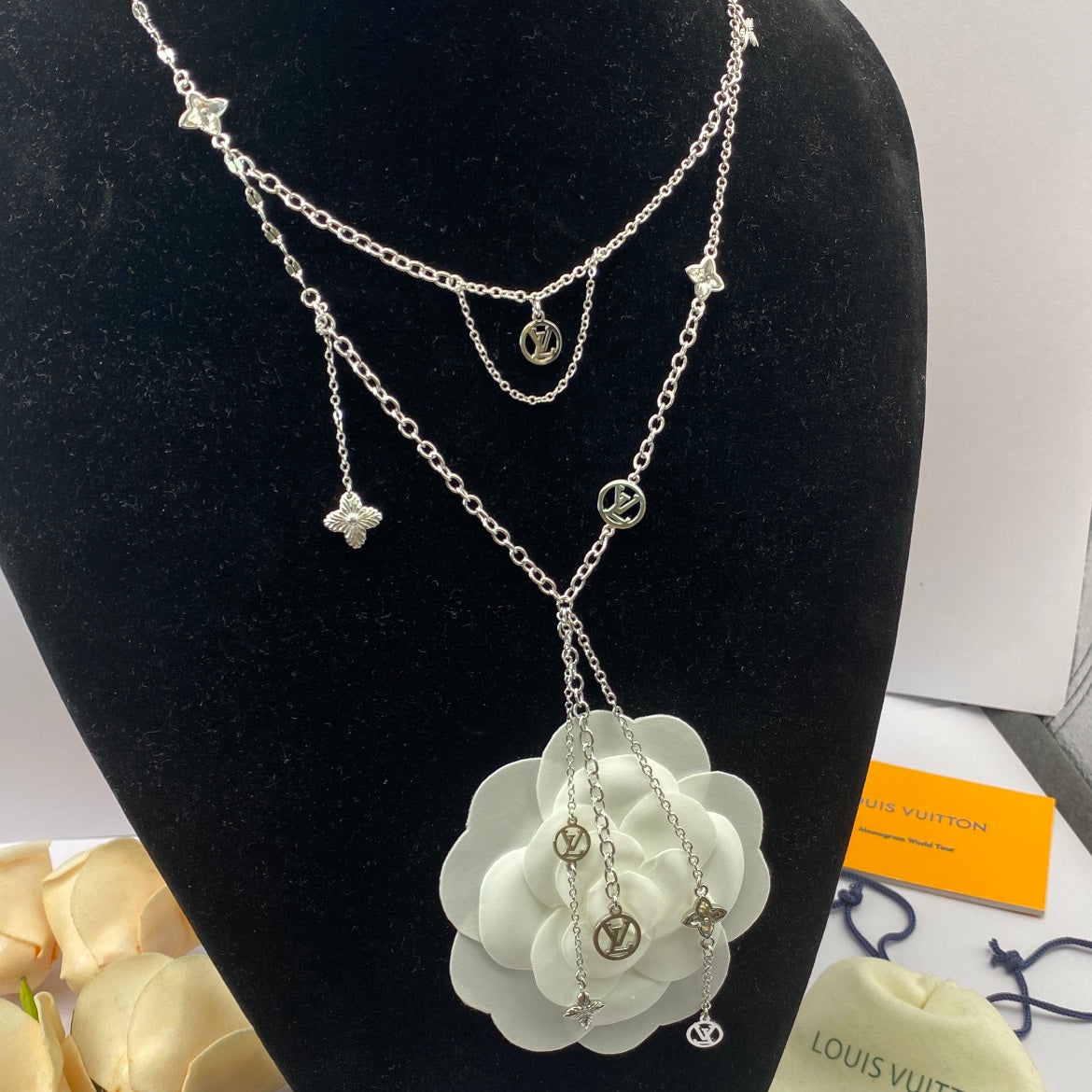 1NE186XDE Stylish Necklaces