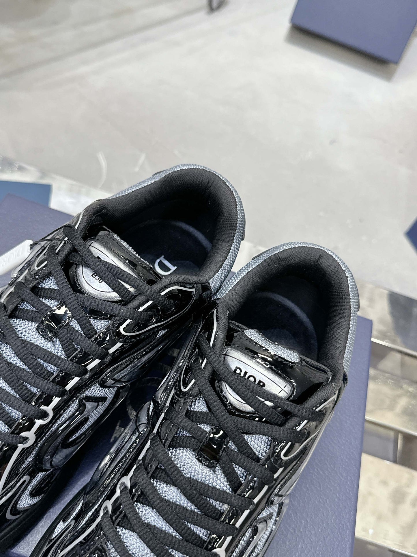 245RD2ZDE Stylish Sneakers