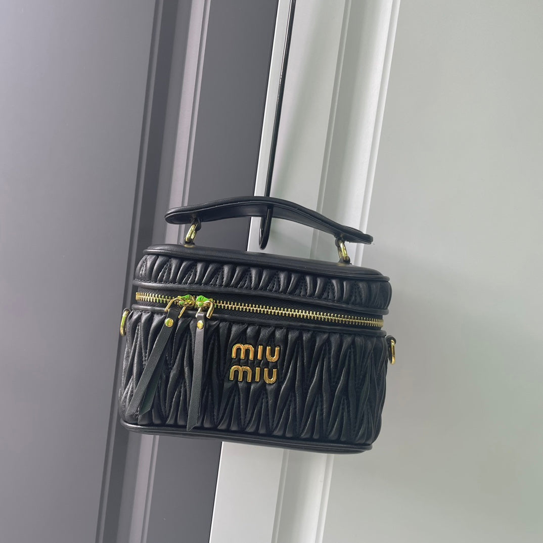 15RA102BDE Stylish leather bag