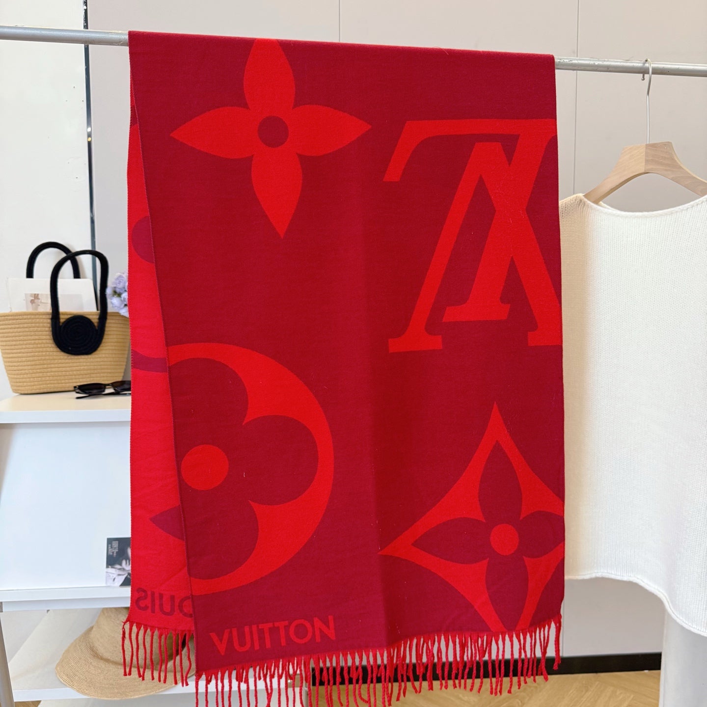 185ZE66WDE Stylish Winter Scarves