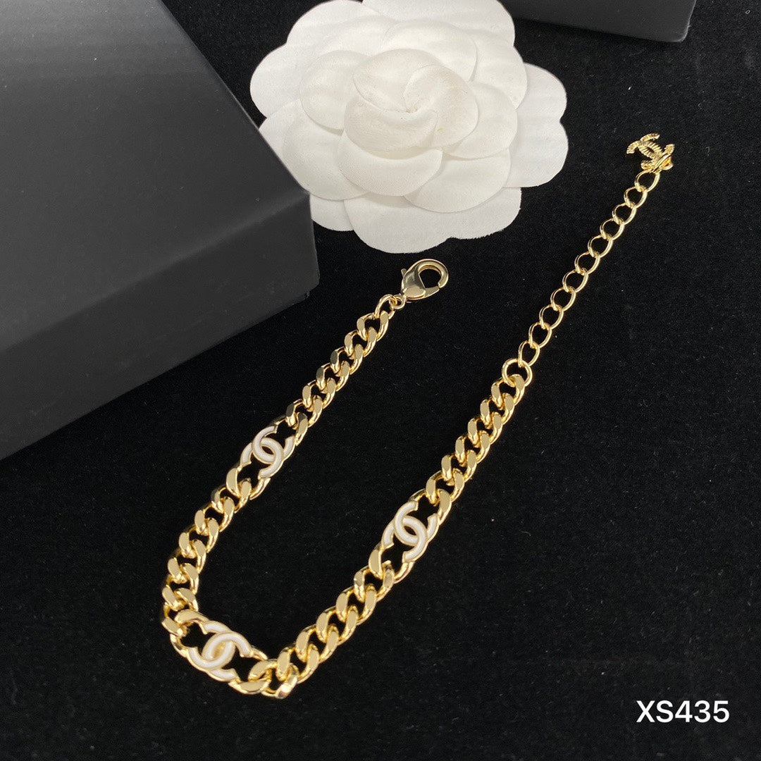 14E571XDE Stylish Earrings Bracelets Necklaces