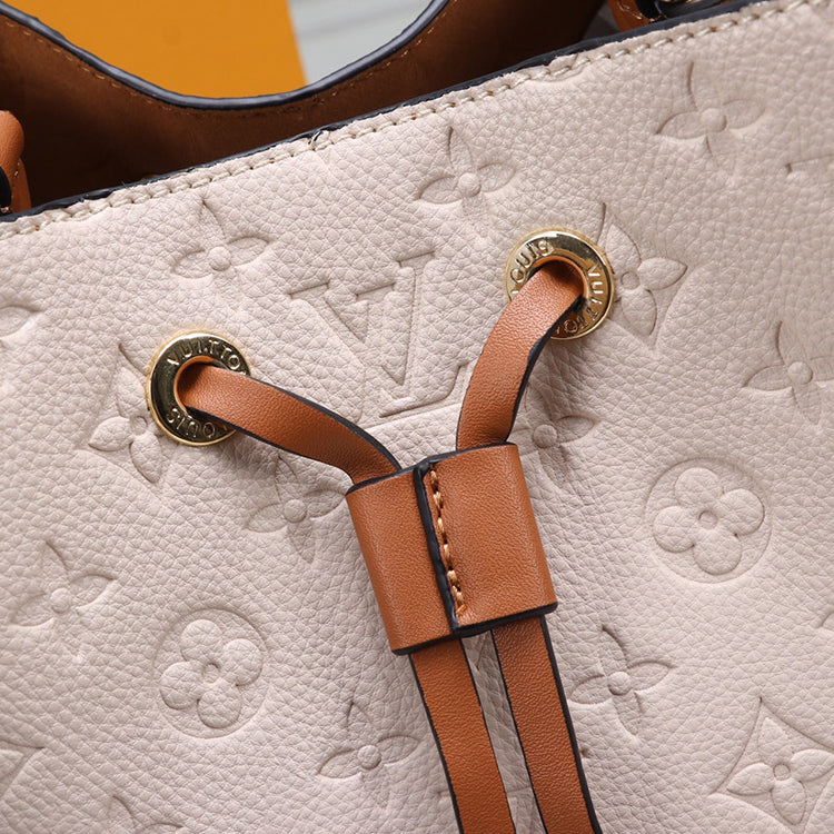 1E81BDE Stylish leather bag
