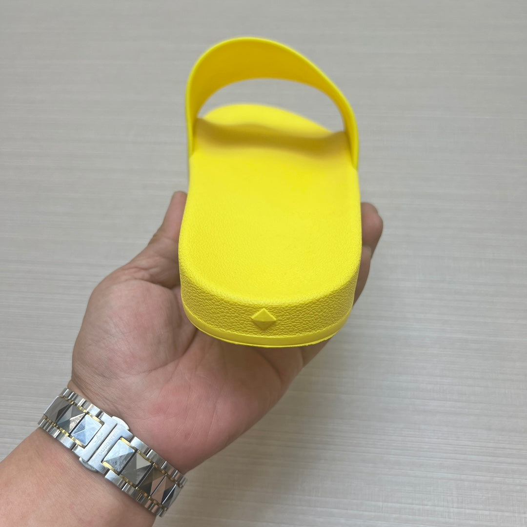 54M47ZDE Stylish slippers