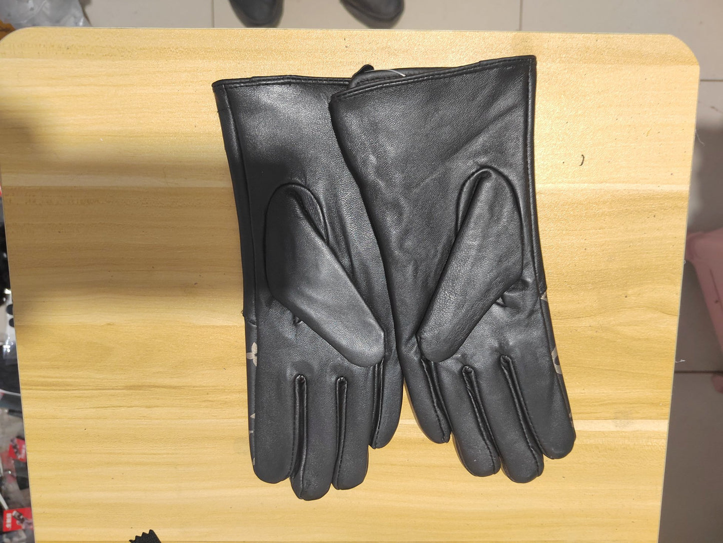 24E80SDE Stylish gloves