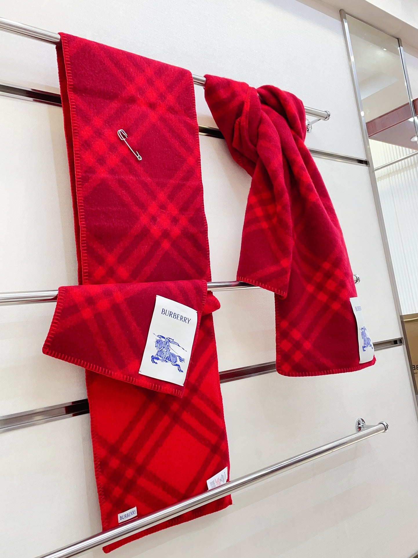 185ZR5WDE Stylish Winter Scarves