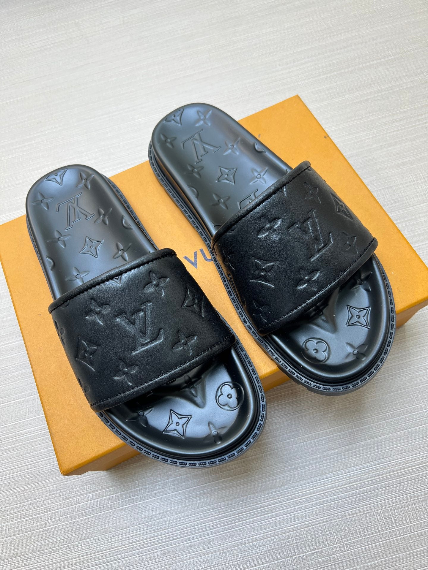 535ZE304ZDE Stylish Slippers