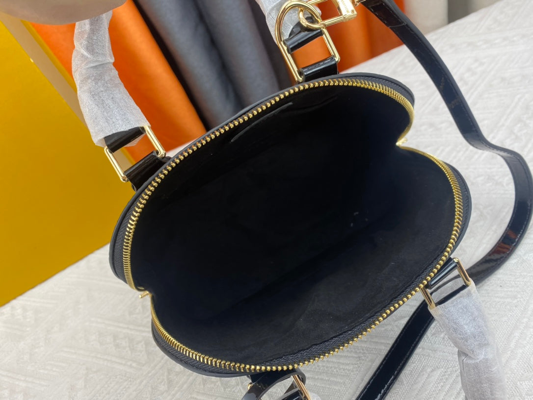 165NE97BDE Stylish leather bag