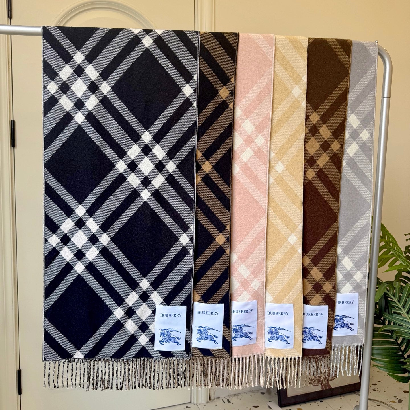 185ZR32WDE Stylish Winter Scarves