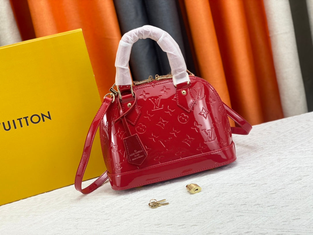 165NE97BDE Stylish leather bag