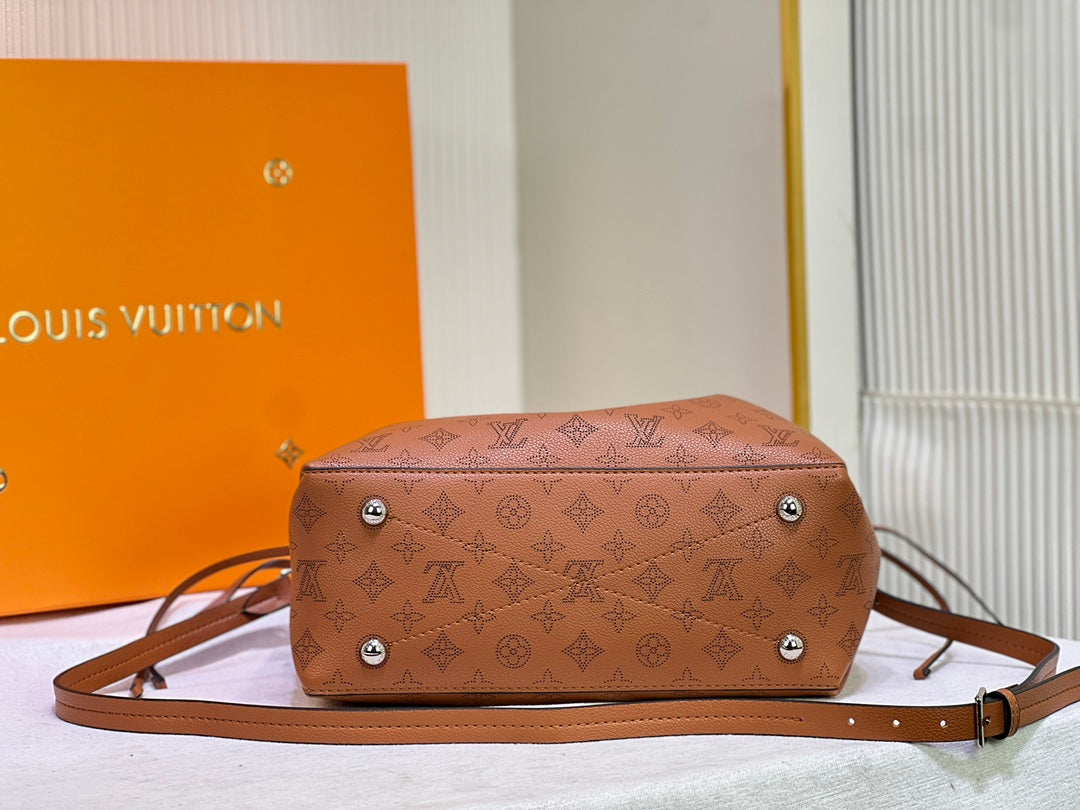 15XE13BDE Stylish leather bag)