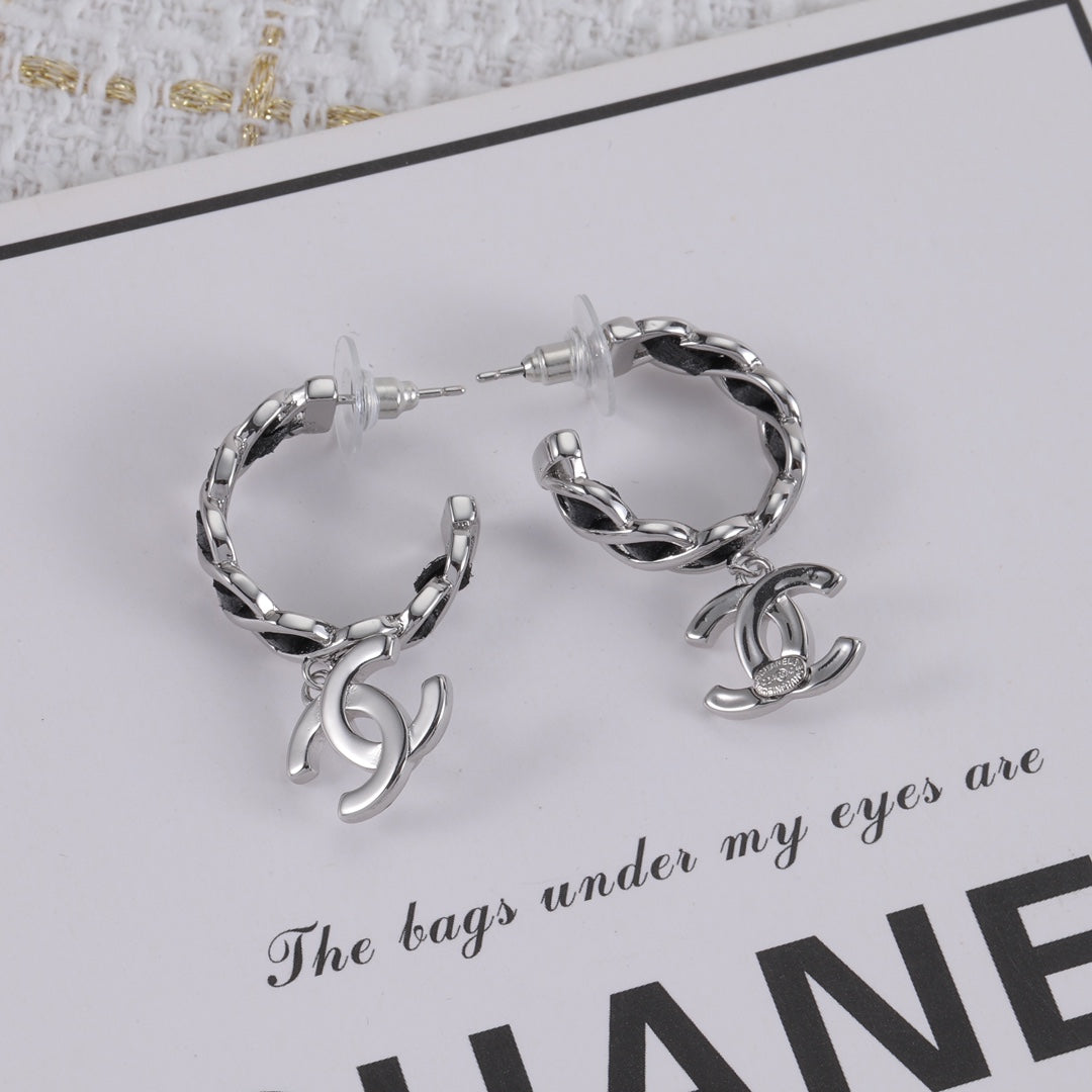 14C687EDE Stylish Earrings