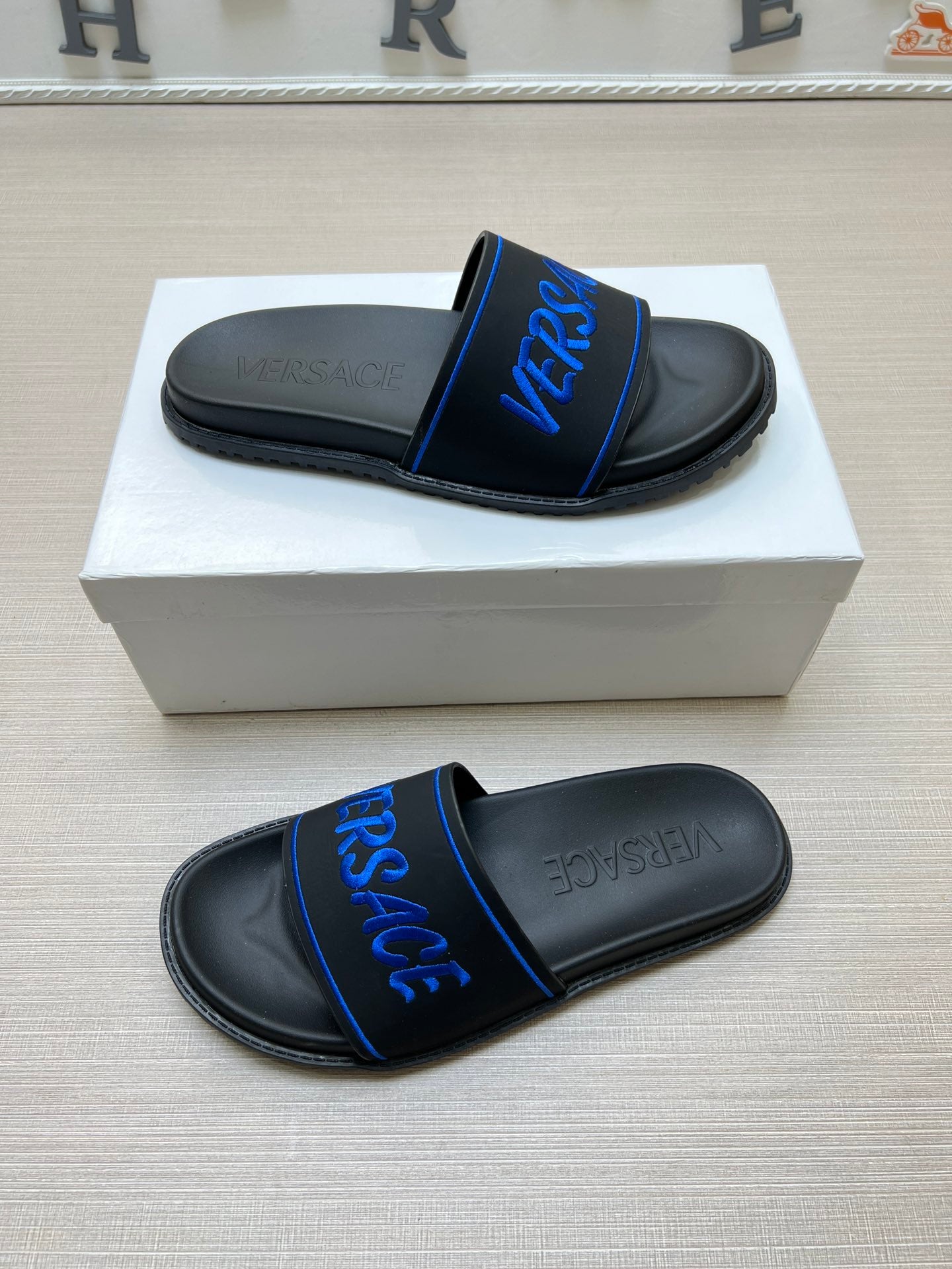 54V54ZDE Stylish slippers