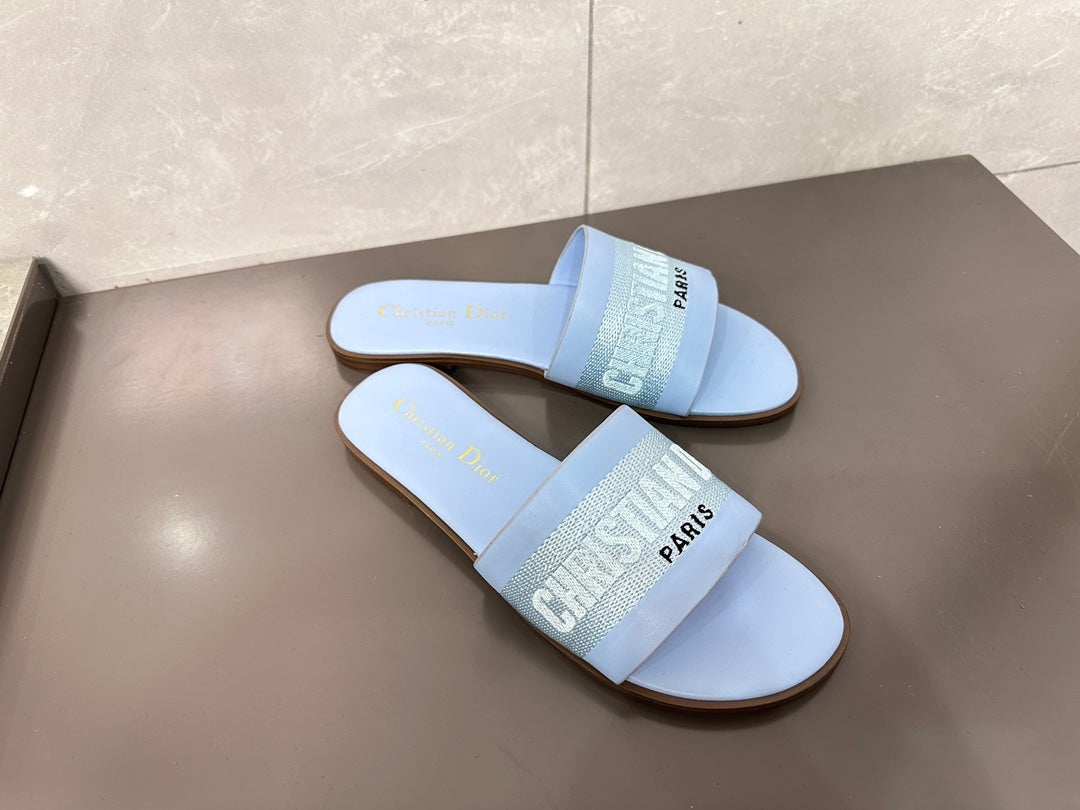 14D32ZDE Stylish slippers