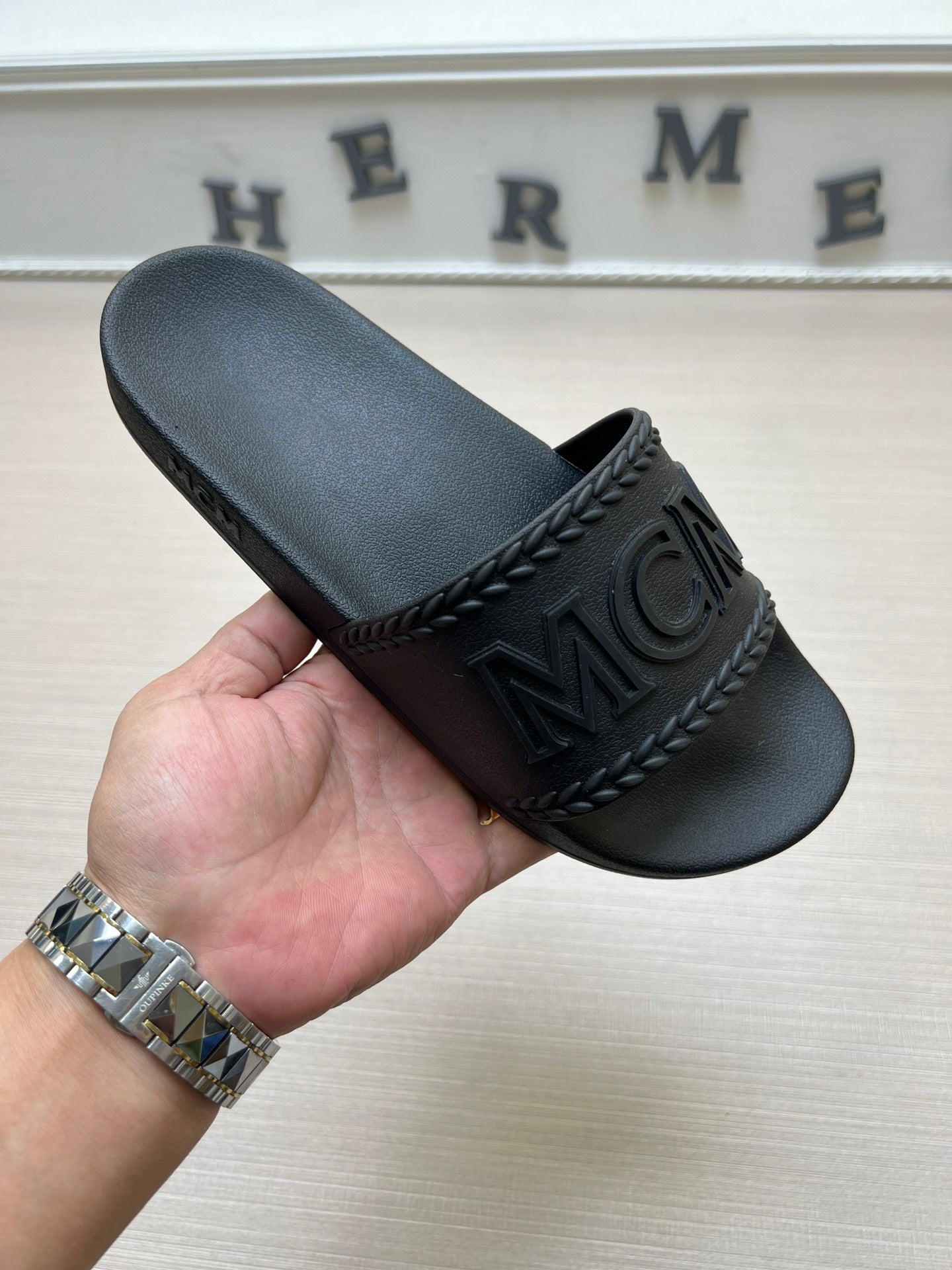 54M42ZDE Stylish slippers