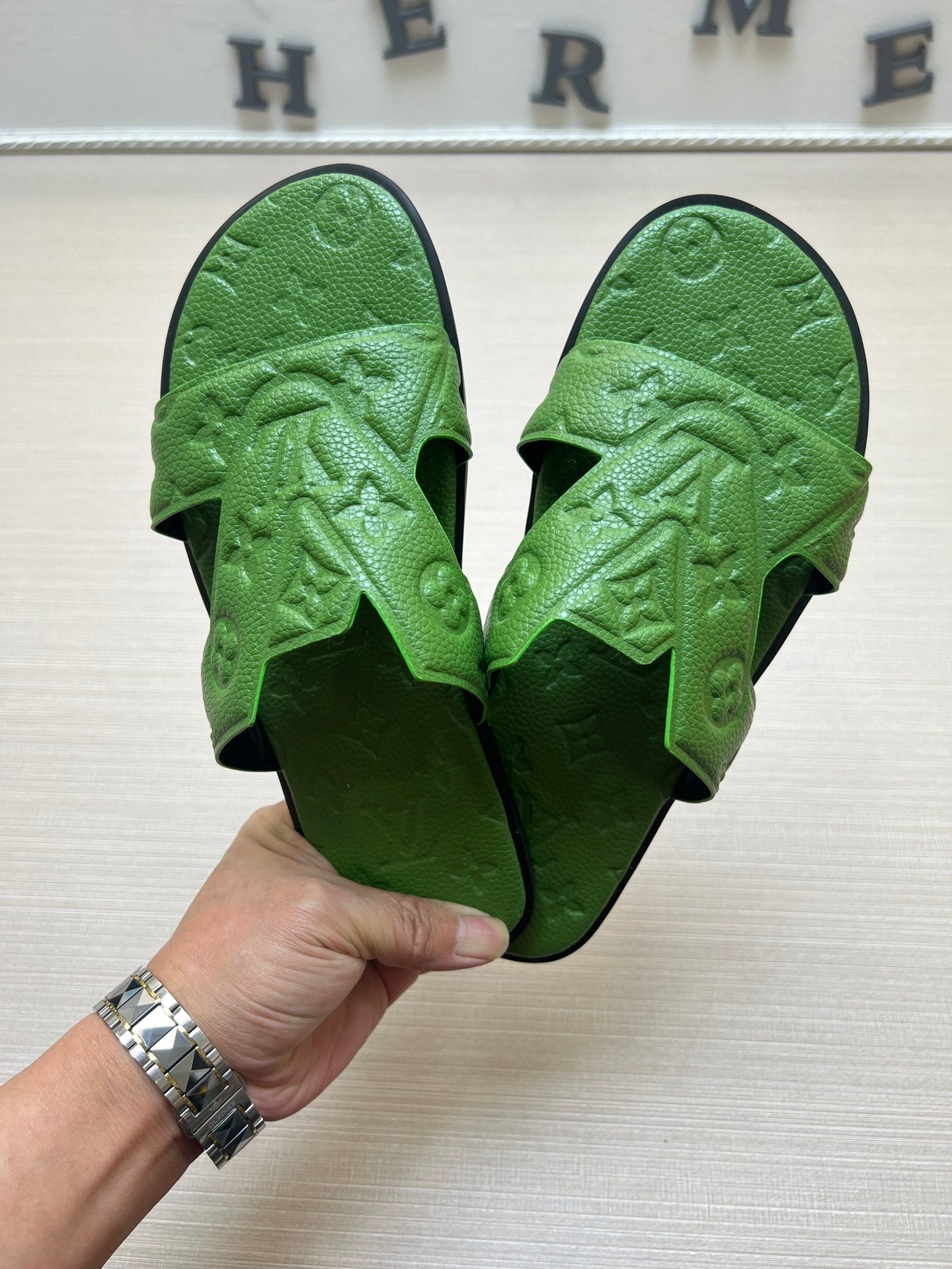 54E34ZDE Stylish slippers