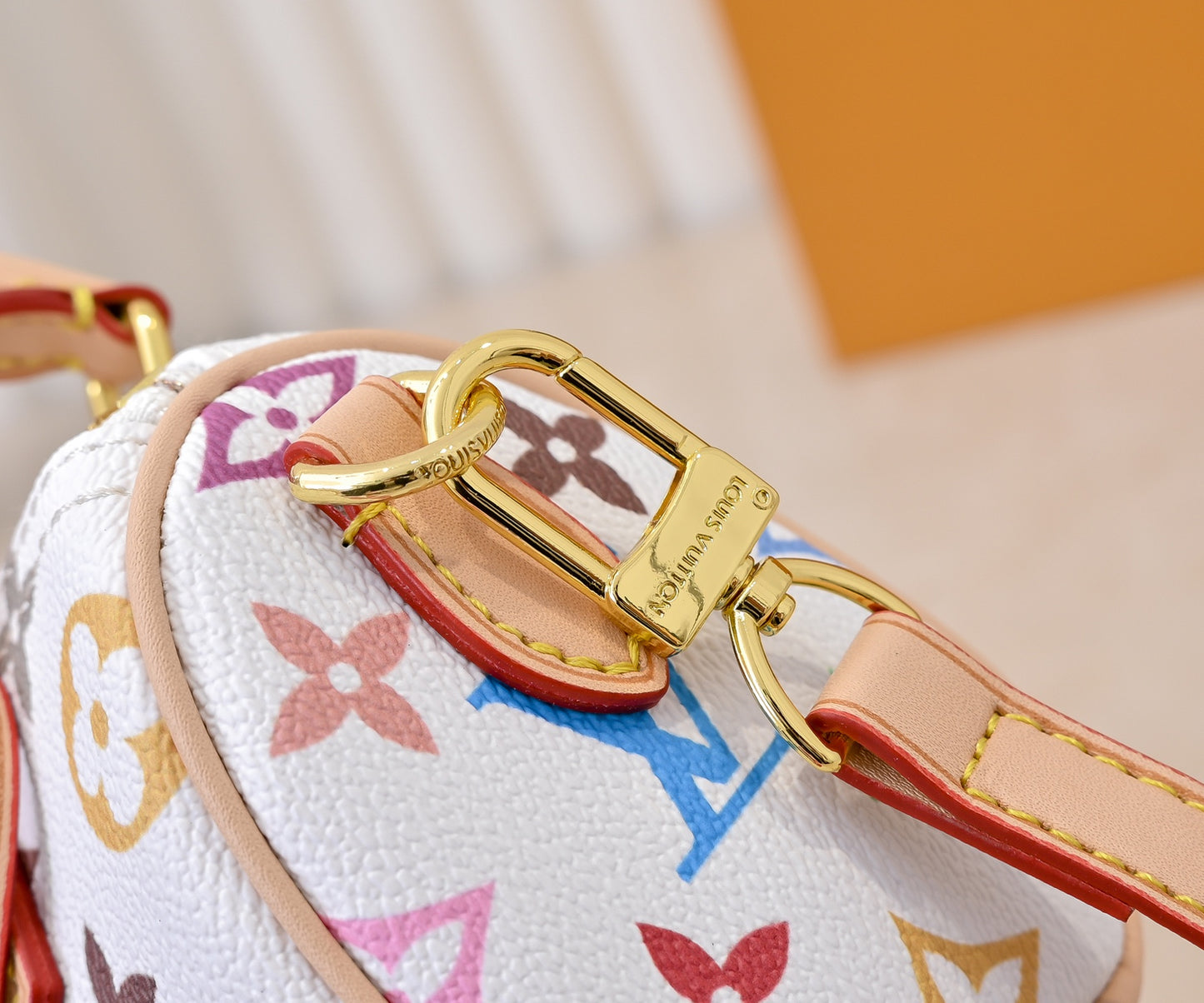 175XE2BDE Stylish leather bag