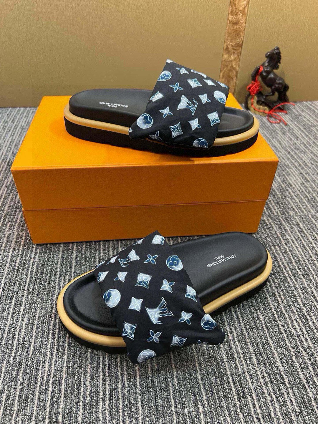 5QE12ZDE Stylish Slippers