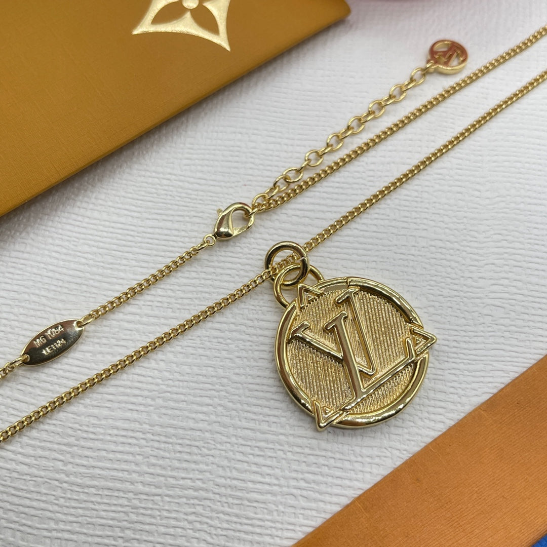 1YE246XDE Stylish Necklaces