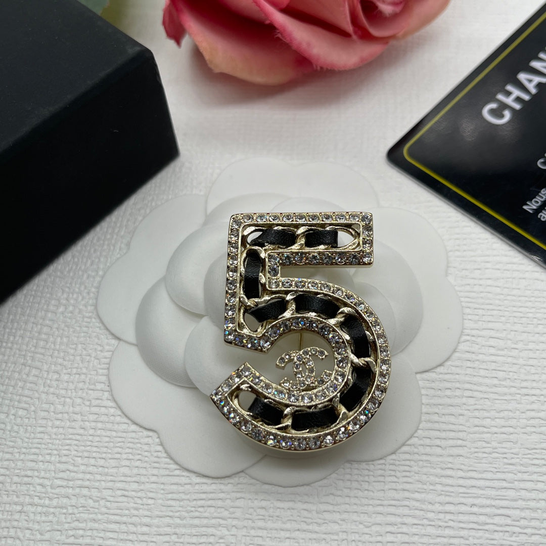 14C846EDE StylishBrooch